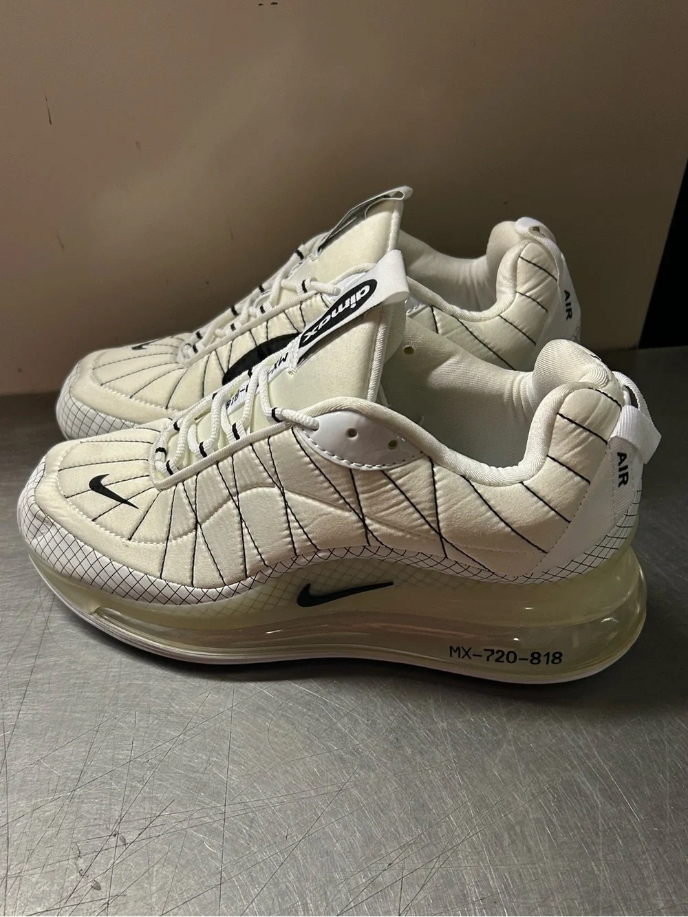 Nike Air Max 720 Size 10 Men